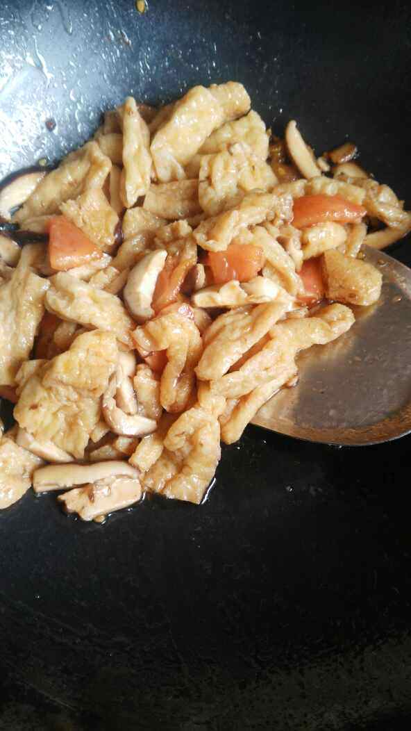 西红柿香菇焖油豆腐步骤9