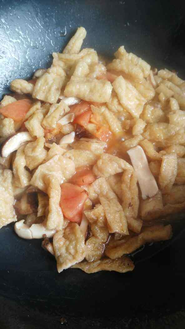 西红柿香菇焖油豆腐步骤8