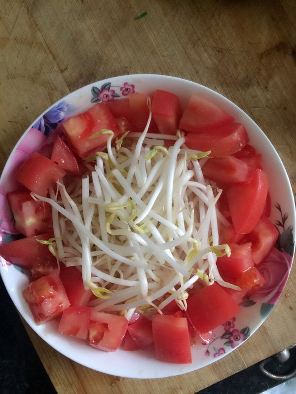 西红柿菠菜鸡蛋汤步骤1