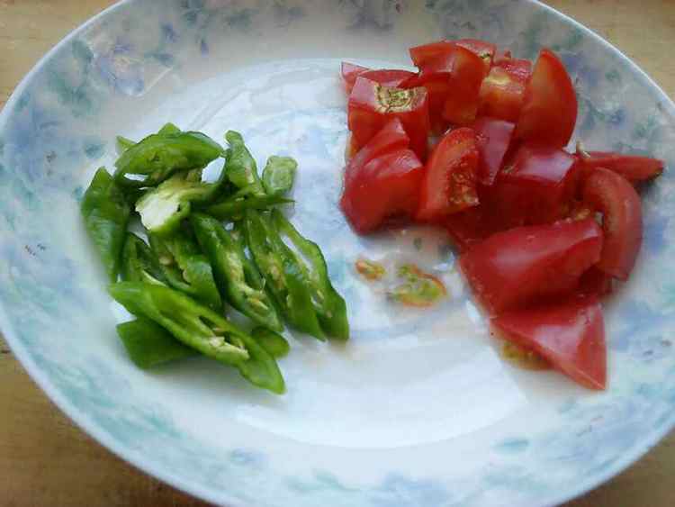 番茄炒西葫芦步骤3