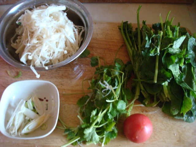 菠菜金针菇面片汤步骤1