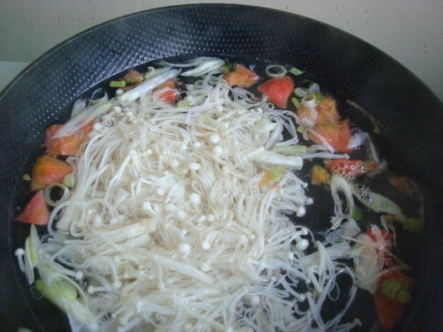 菠菜金针菇面片汤步骤10