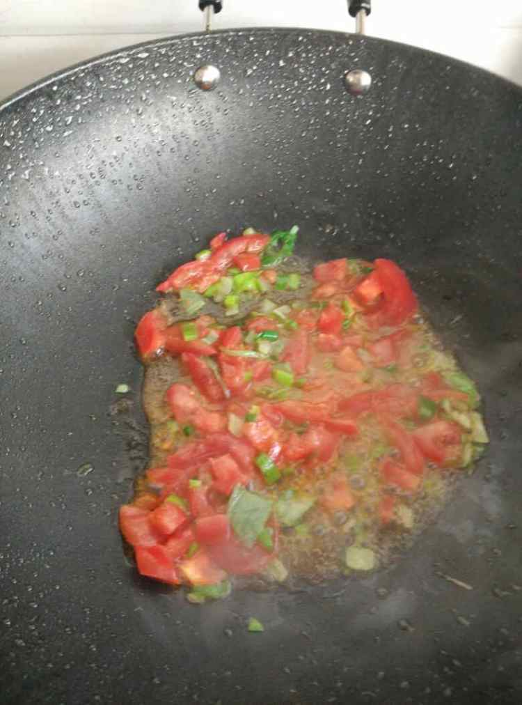 西红鸡蛋面步骤2