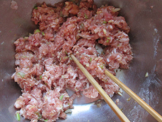 如意蛋皮肉卷步骤2
