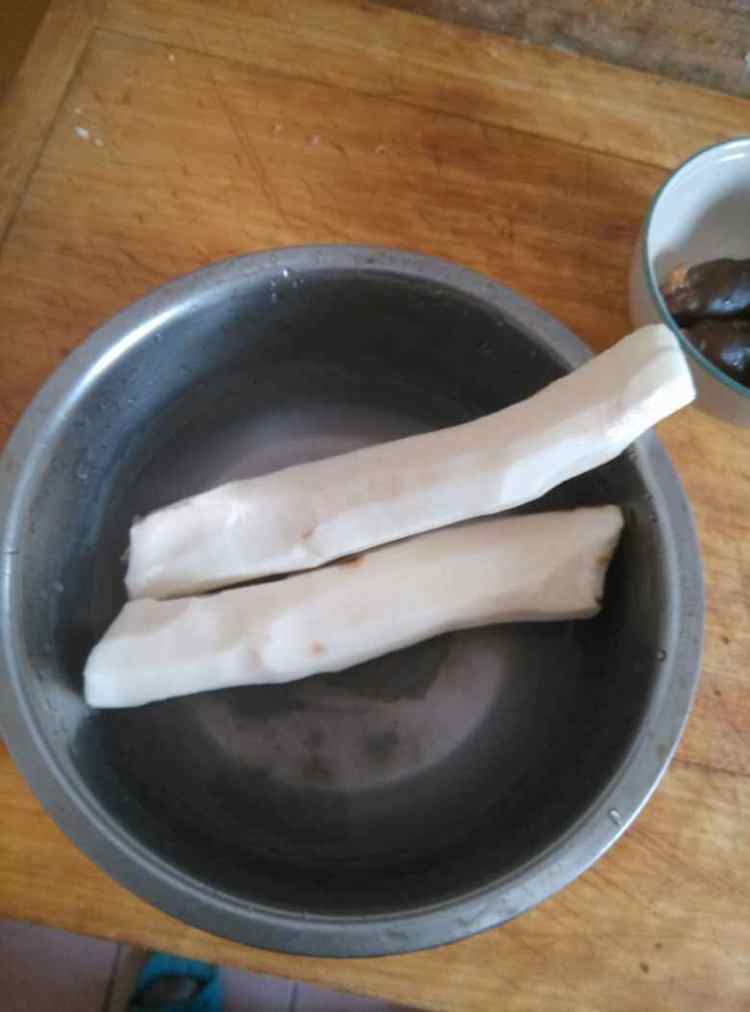 山药炒腊肠步骤1