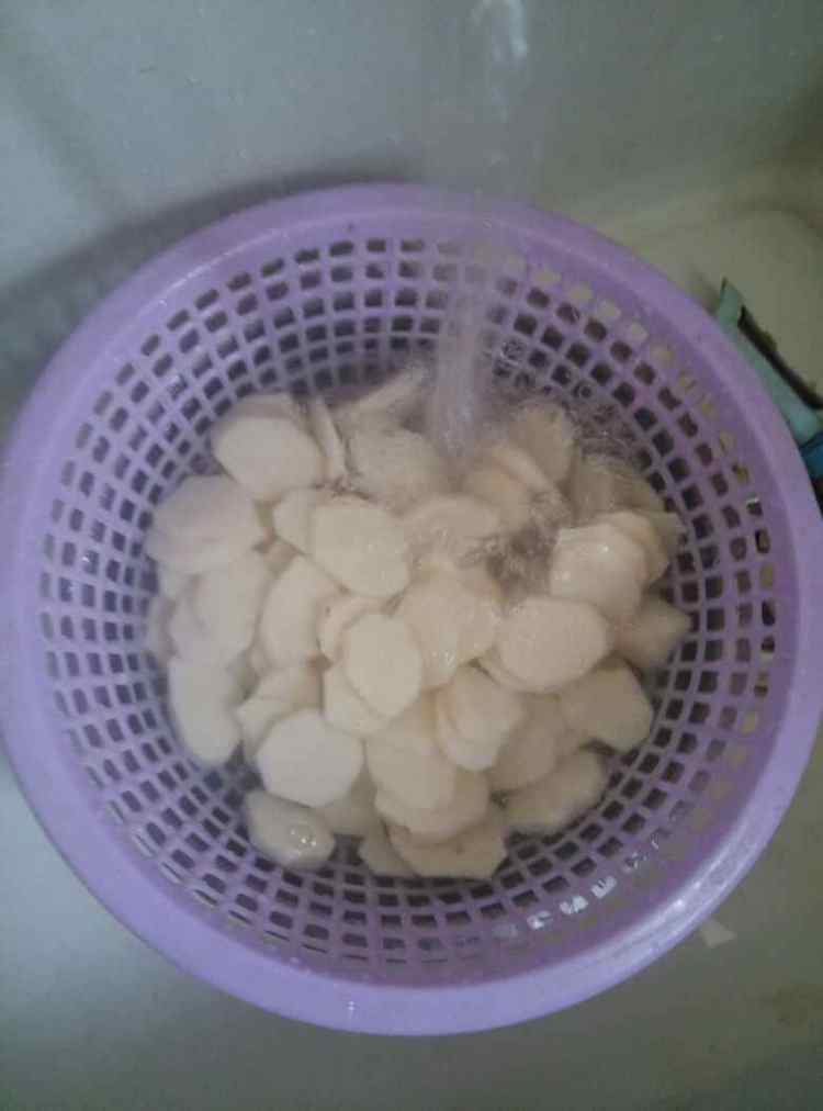 山药炒腊肠步骤4