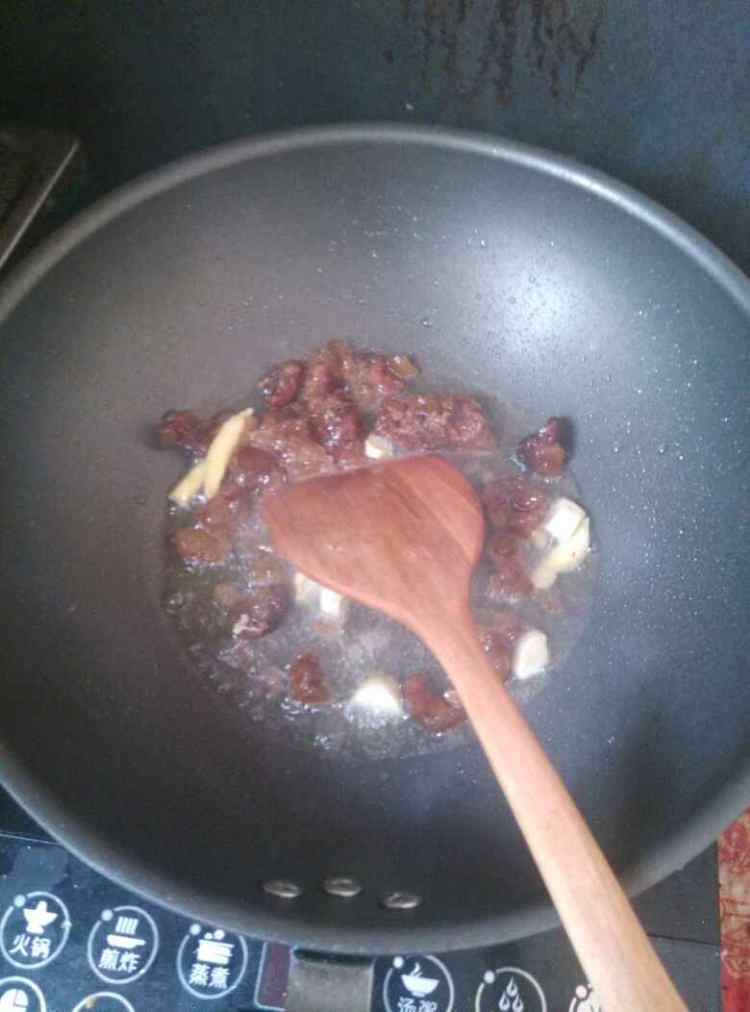 山药炒腊肠步骤5