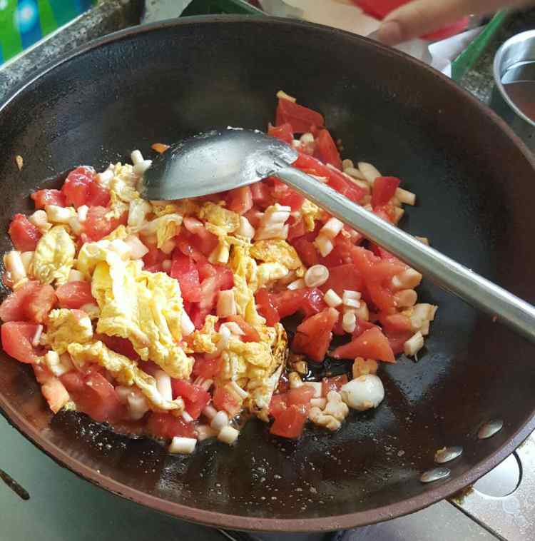 西红柿蘑菇炒鸡蛋步骤5