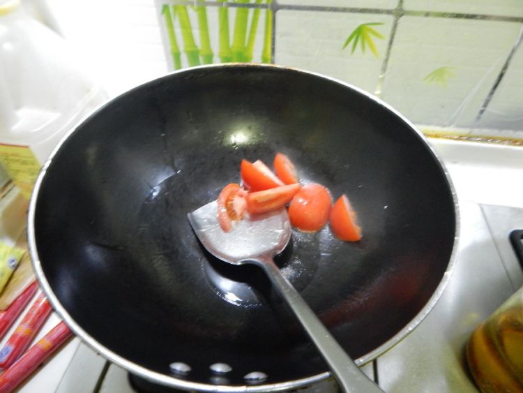 西红柿排骨玉片汤步骤2