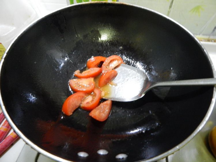 西红柿排骨玉片汤步骤3