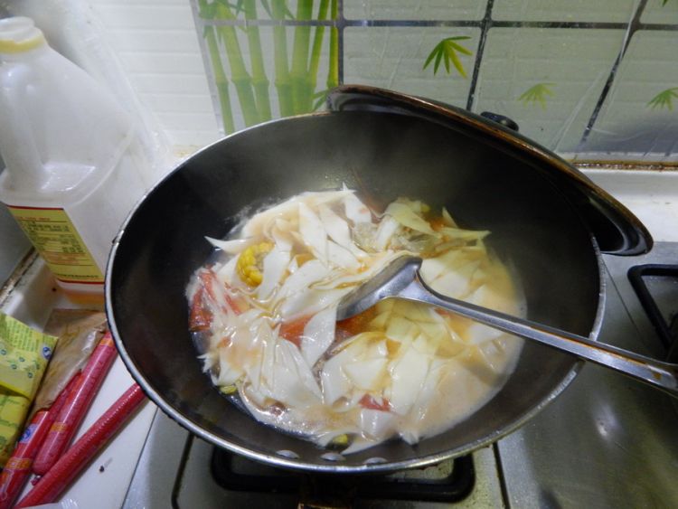 西红柿排骨玉片汤步骤8