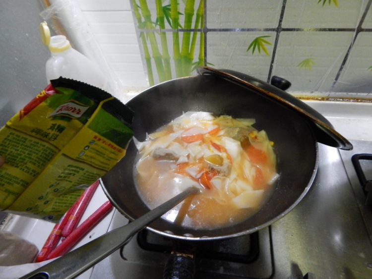 西红柿排骨玉片汤步骤10