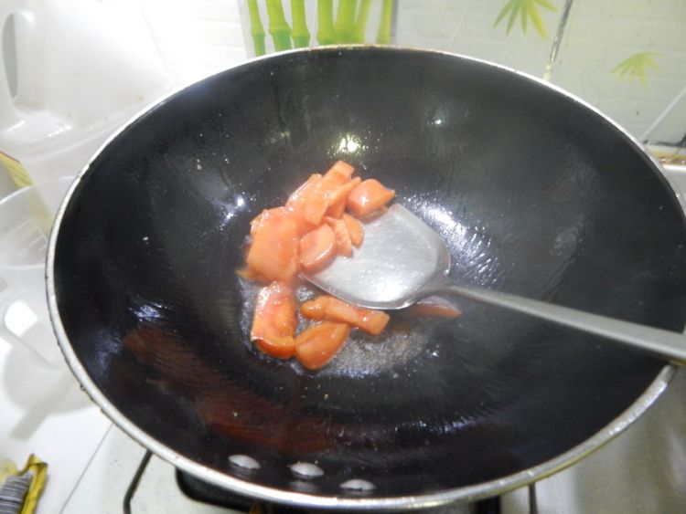西红柿豆芽粉丝汤步骤2