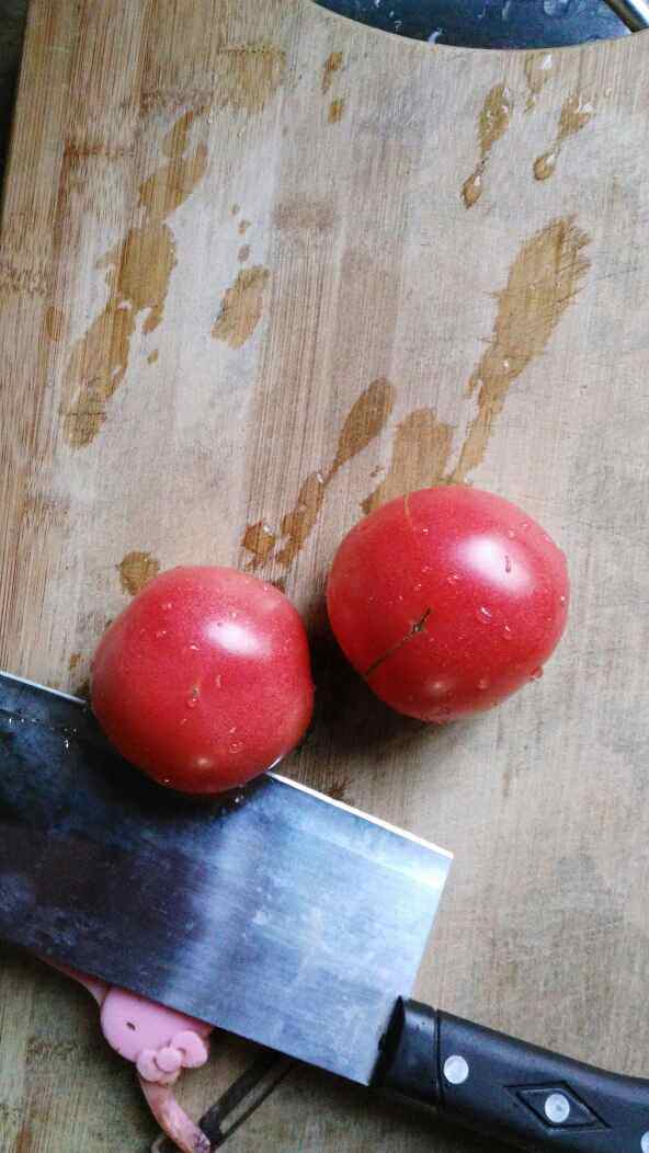 西红柿炖豆腐步骤1