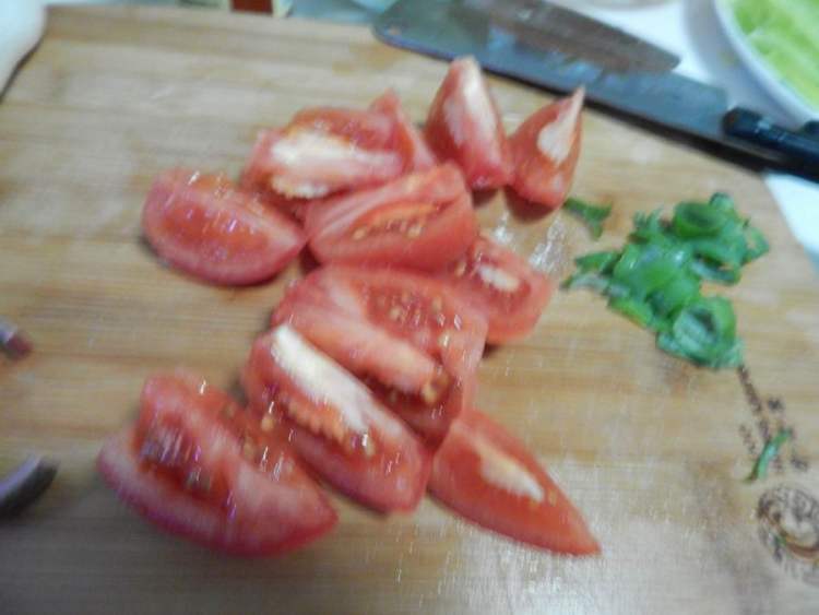 西红柿小瓜鸡蛋汤步骤2