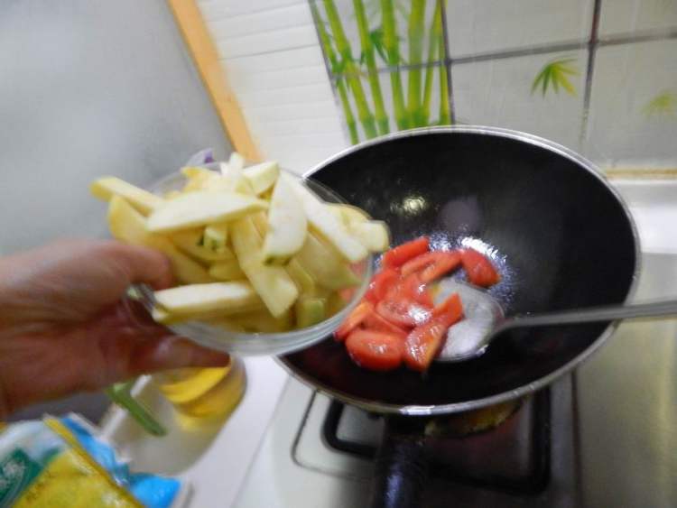 西红柿小瓜鸡蛋汤步骤6