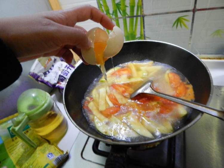 西红柿小瓜鸡蛋汤步骤11
