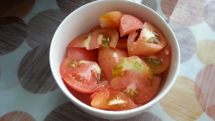西红柿炒有机菜花步骤1