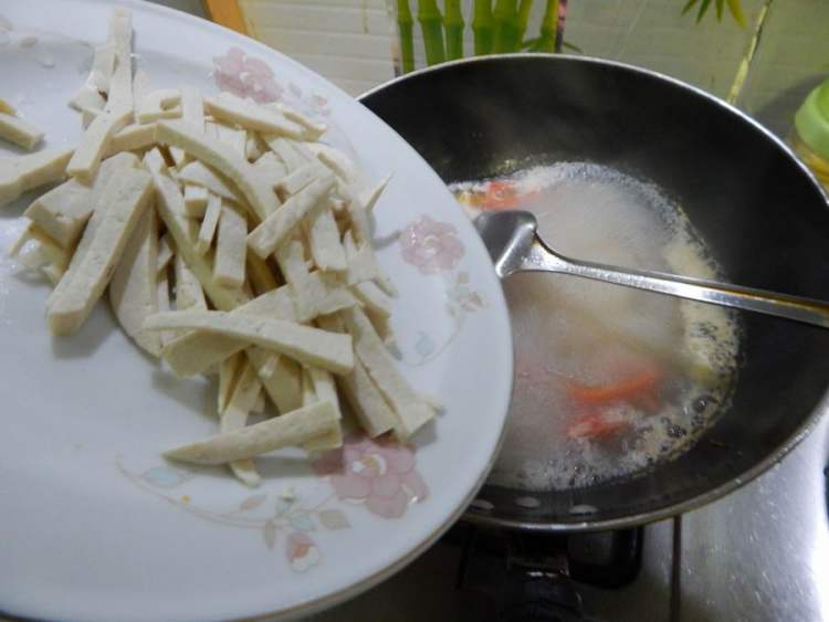 西红柿豆腐丝汤步骤12
