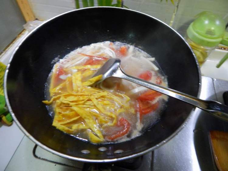 西红柿豆腐丝汤步骤15