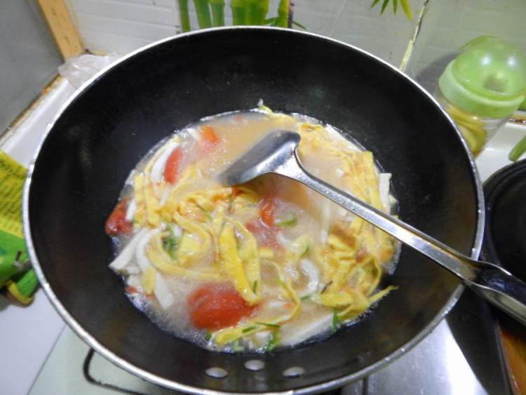 西红柿豆腐丝汤步骤18