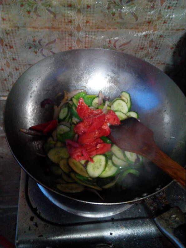 洋葱青椒炒黄瓜步骤8