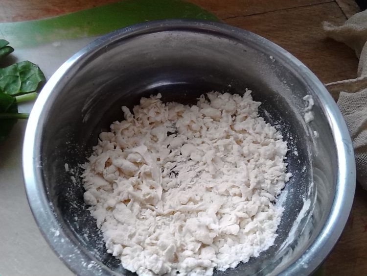 西红柿菠菜疙瘩汤步骤2