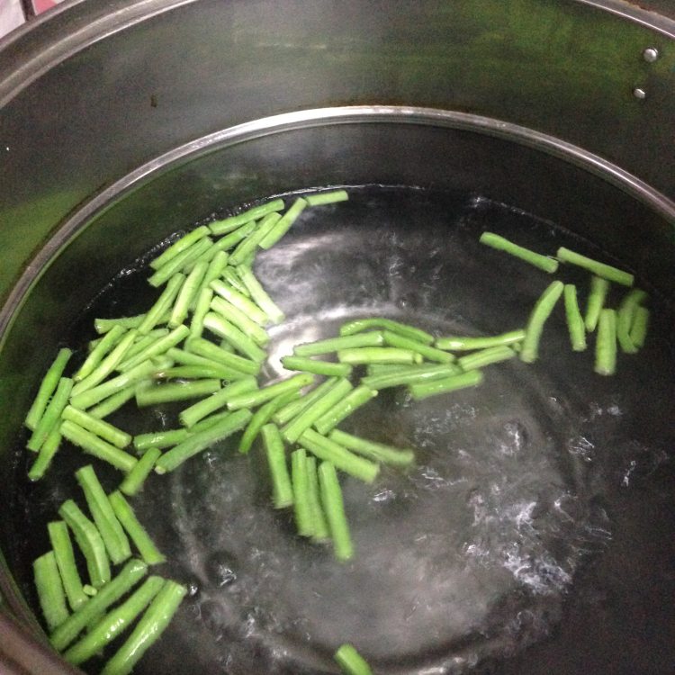 酸汤牛肉面步骤5