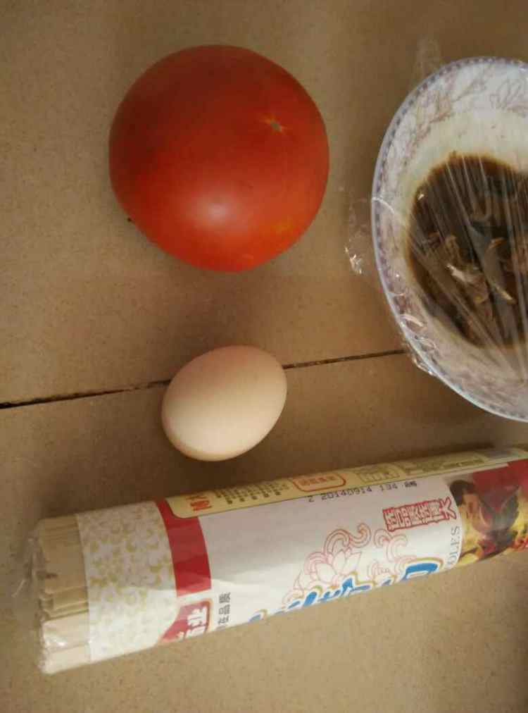 卤汁西红柿鸡蛋面步骤1