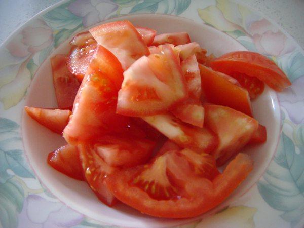西红柿炒鸡蛋豆腐步骤1