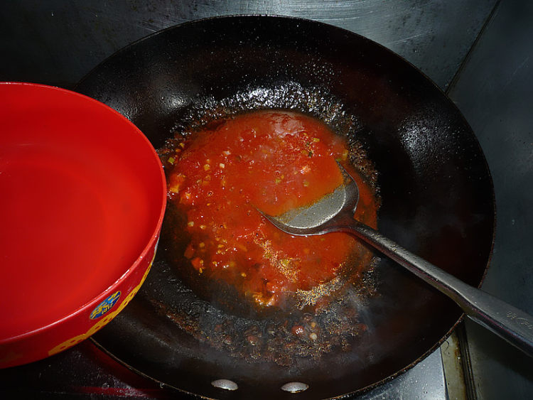番茄金针菇汤面步骤7