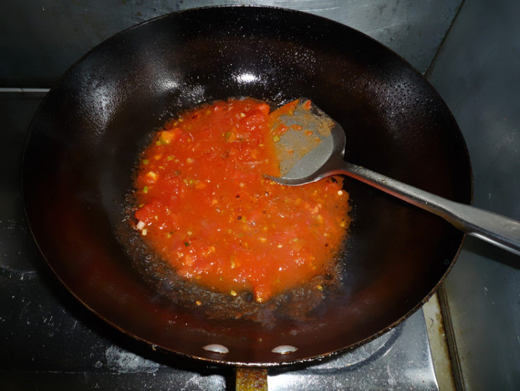 番茄金针菇汤面步骤5