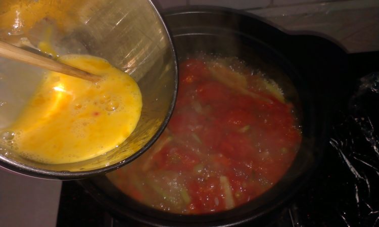 西红柿丝瓜鸡蛋汤步骤6