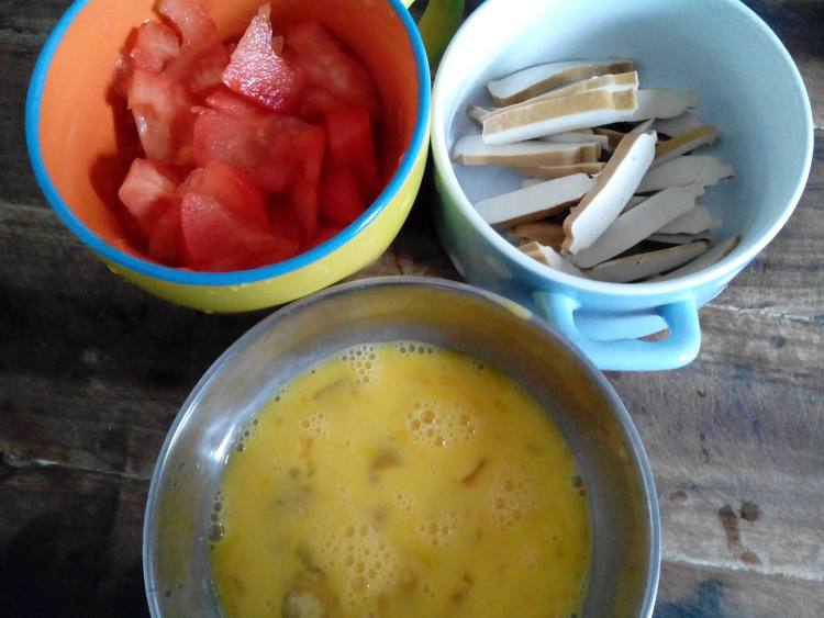 西红柿鸡蛋剪刀面步骤2