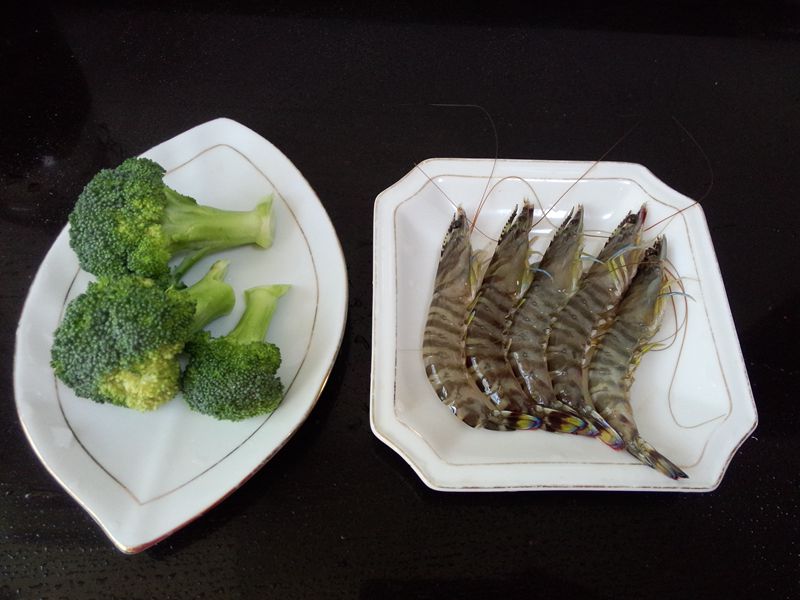 葱香竹节虾步骤1