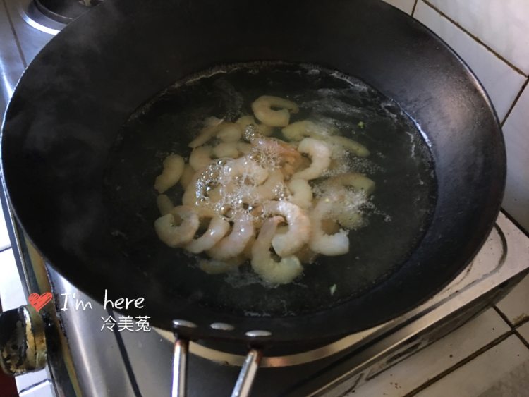 西兰花炒鲜虾仁步骤5