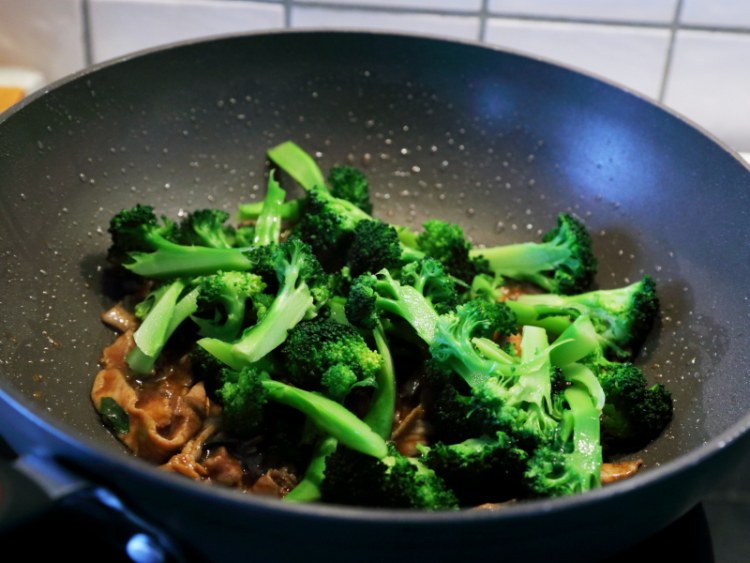 蓝瘦香菇（西兰花瘦肉步骤7