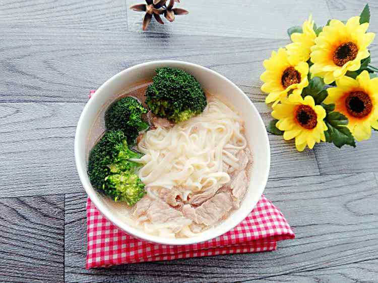 番茄瘦肉汤面步骤9