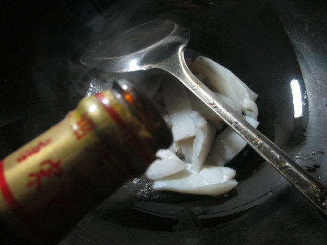 西兰花炒乌贼步骤3