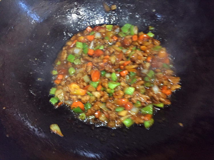 蝴蝶结炸酱面#圣诞美步骤15