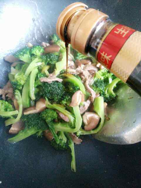 西兰花香菇滑肉片步骤11