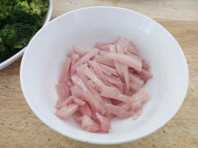 西蓝花瘦肉香菇步骤5