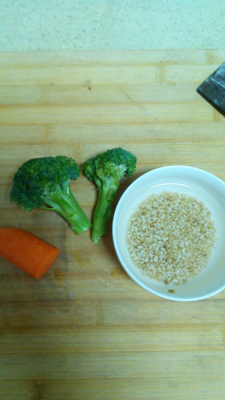 蔬菜糙米粥步骤1