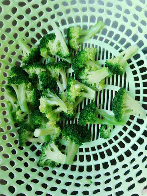茄汁烩西兰花步骤3