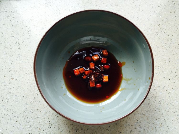鸡蛋酱醋拌面步骤6