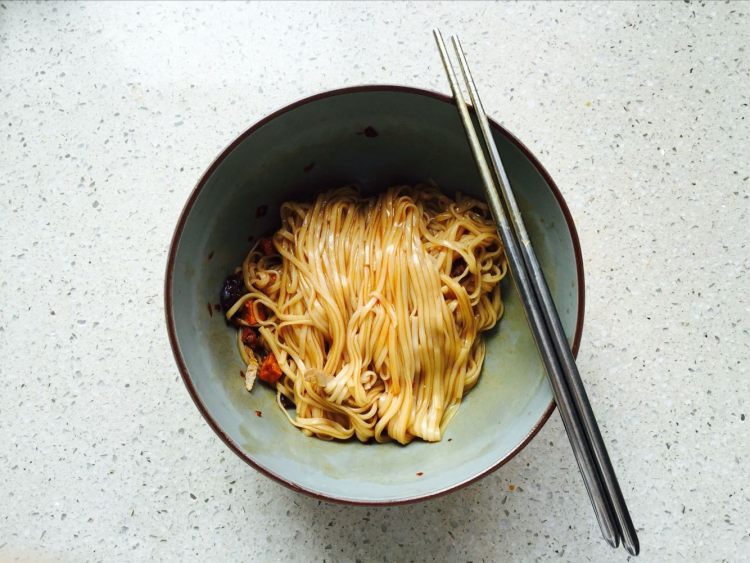 鸡蛋酱醋拌面步骤7