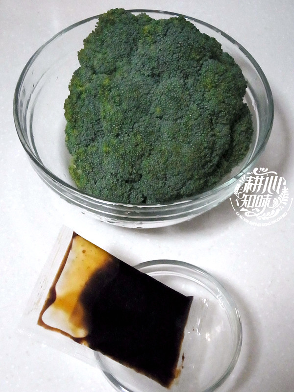 咸鲜酱汁炒西兰花步骤1