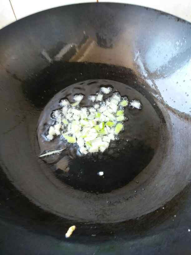 西兰花木耳小炒步骤6