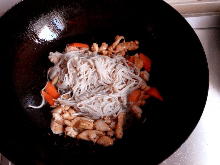 鸡肉金针菇步骤7