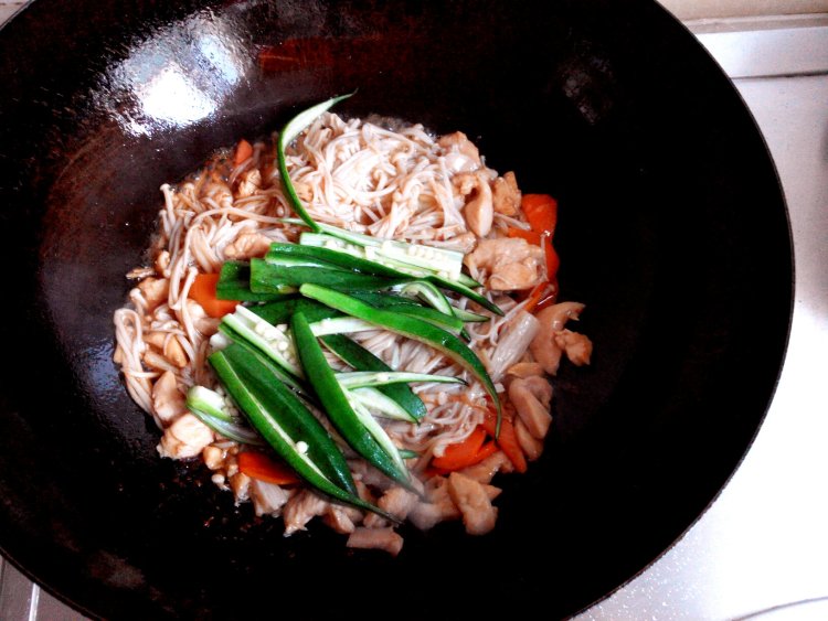 鸡肉金针菇步骤8